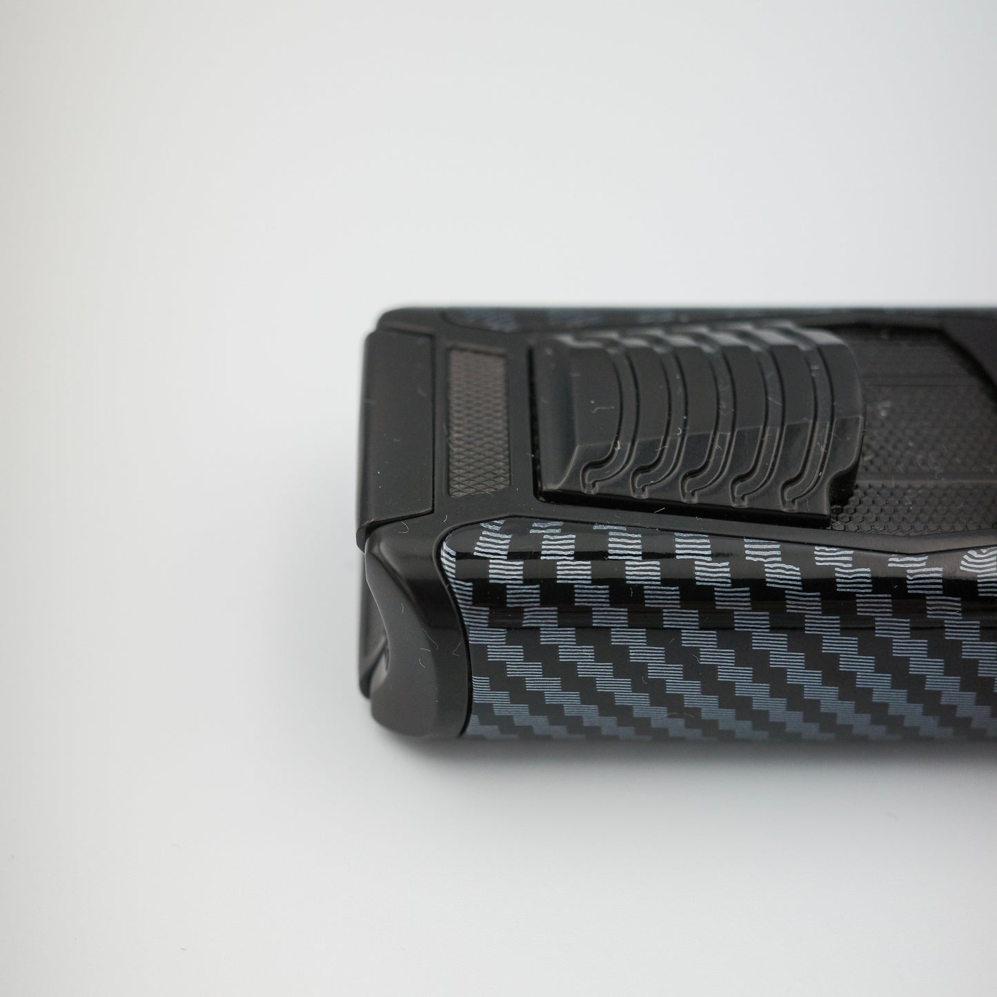 Omni Carbon-Line Edition lighter