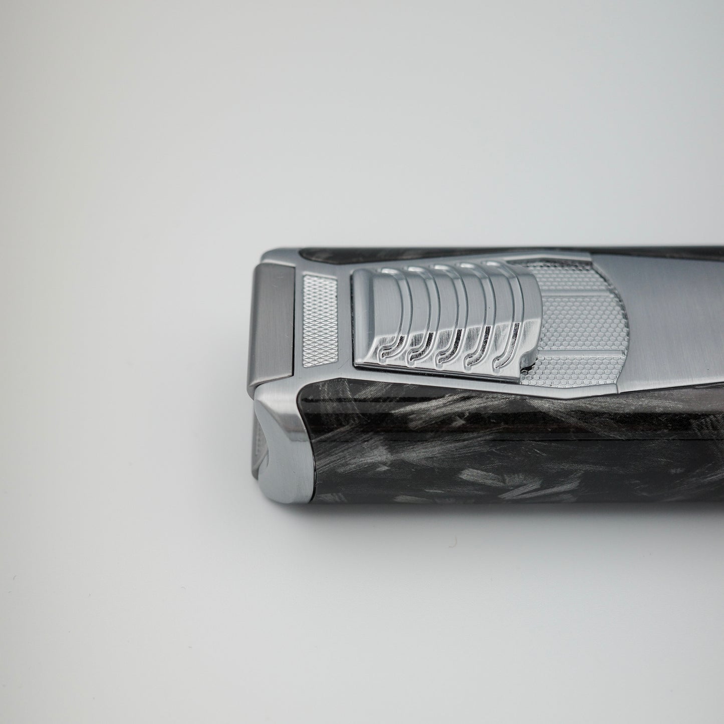 Omni Carbon-Line Edition lighter