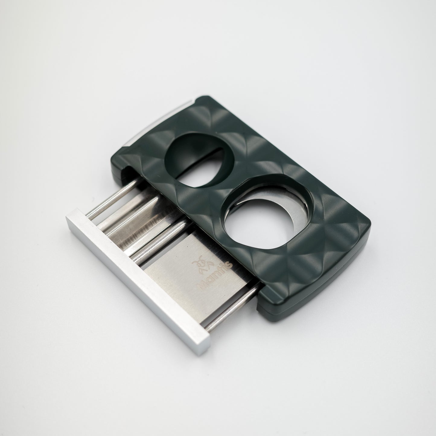 Universal Cutter with faceted finish.