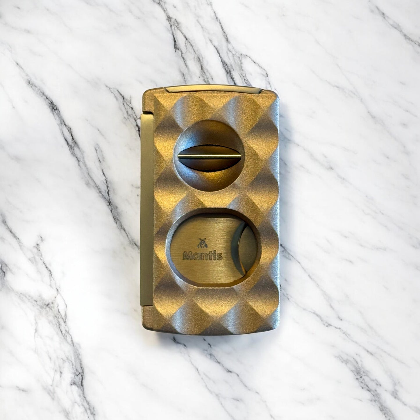 Universal Cutter with exclusive faceted finish.